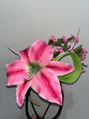 Pink Lily Oaks/Derby fascinator with Green Accent